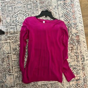 raspberry colored lululemon shirt
